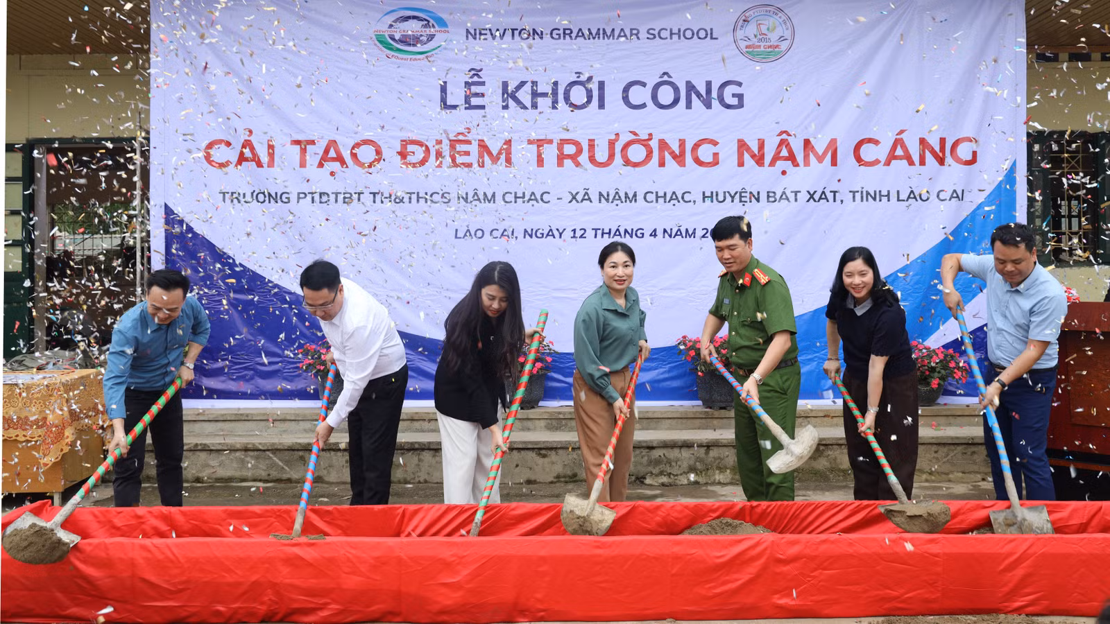 dai-dien-don-vi-tai-tro-va-chinh-quyen-dia-phuong-tien-hanh-le-khoi-cong-xay-dung-8578.jpg