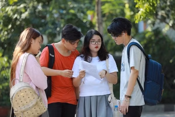 Thí sinh cần theo dõi đề án tuyển sinh của các trường đại học để nắm rõ quy tắc quy đổi điểm.