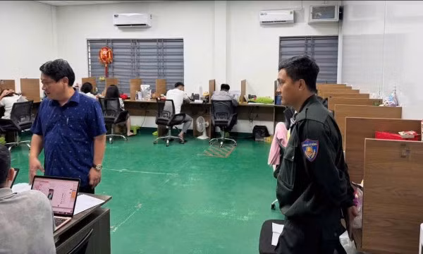 Cục Cảnh sát hình sự phối hợp với các đơn vị chức năng tổ chức khám xét các công ty do đối tượng Trần Quang Đạo điều hành lừa đảo chiếm đoạt tài sản của hàng trăm nghìn người trên địa bàn cả nước.