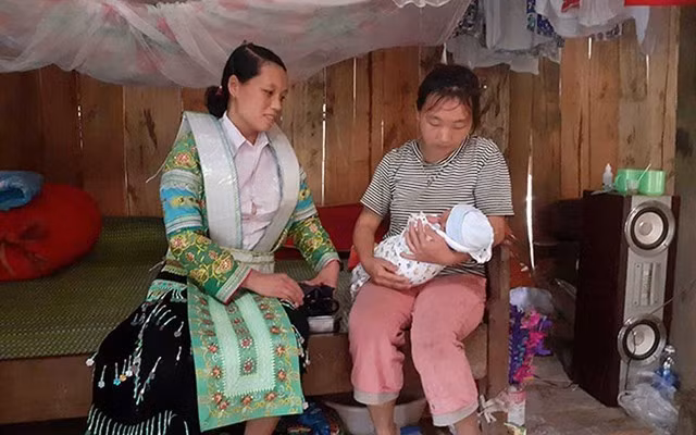 Cô đỡ thôn bản đã góp phần cứu sống hàng nghìn bà mẹ, trẻ sơ sinh nơi vùng cao.