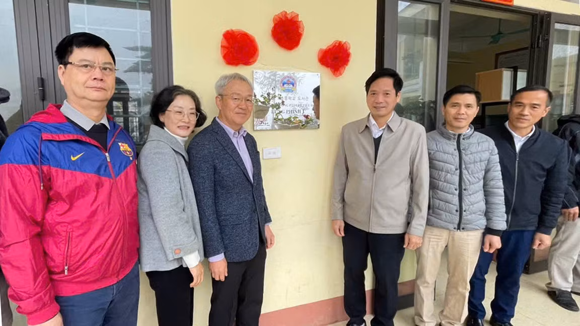 khanh-thanh-ban-giao-mo-hinh-thu-vien-cho-truong-ptdtbtth-lung-phinh-1.jpg