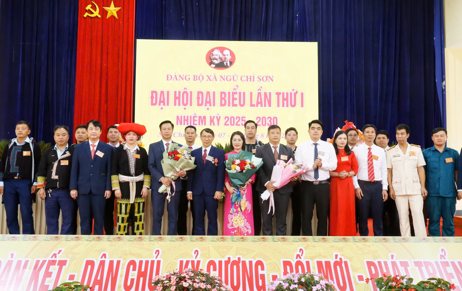 Ban Chấp hành Đảng bộ xã Ngũ Chỉ Sơn nhiệm kỳ 2025 - 2030 ra mắt đại hội.