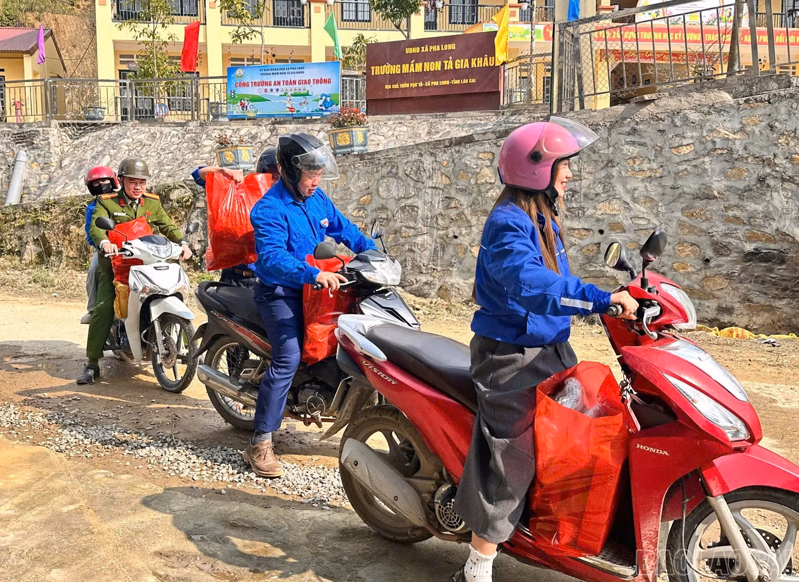 baolaocai-br_z7538449329438-52ba7cb98b49e00943ecbb3495c7a2aa.jpg