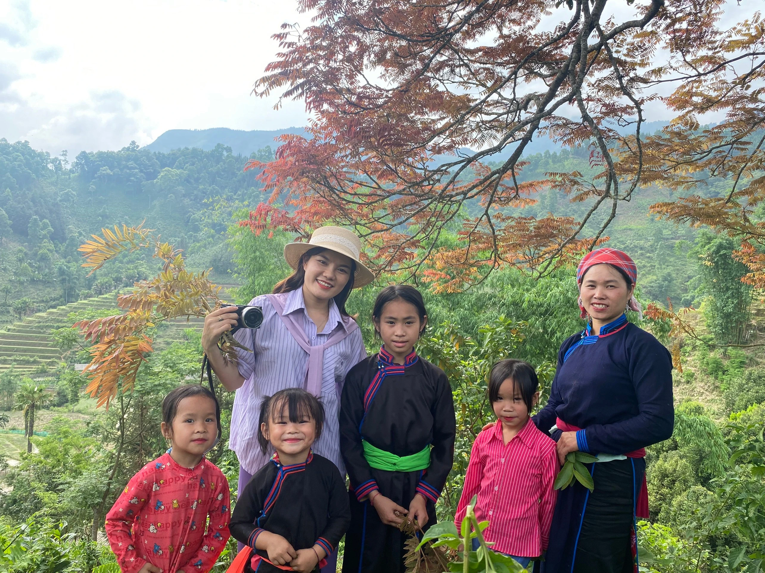 cay-la-do-tro-thanh-diem-check-in-tuyet-dep.jpg