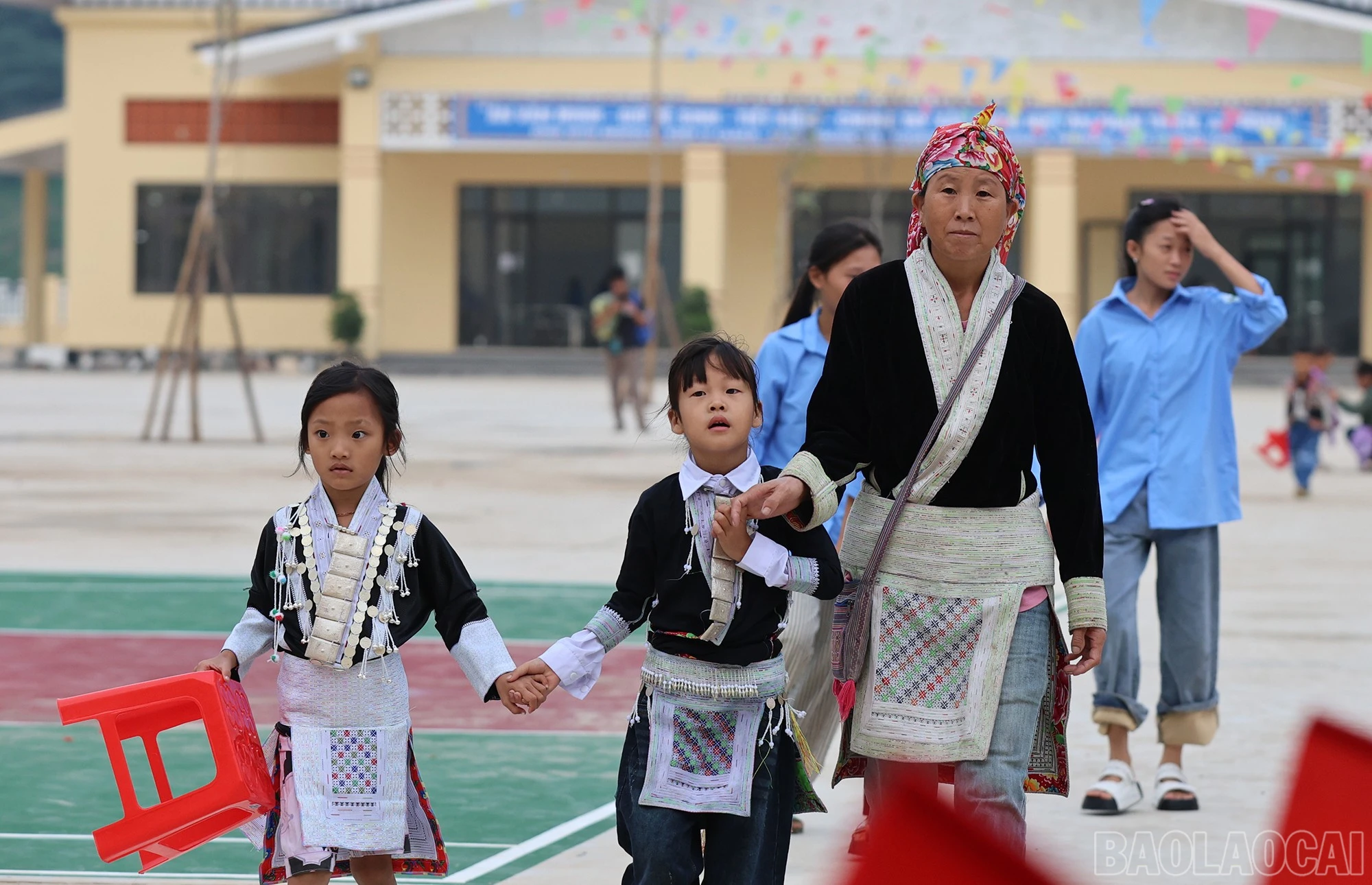 baolaocai-br_cung-con-den-lop.jpg