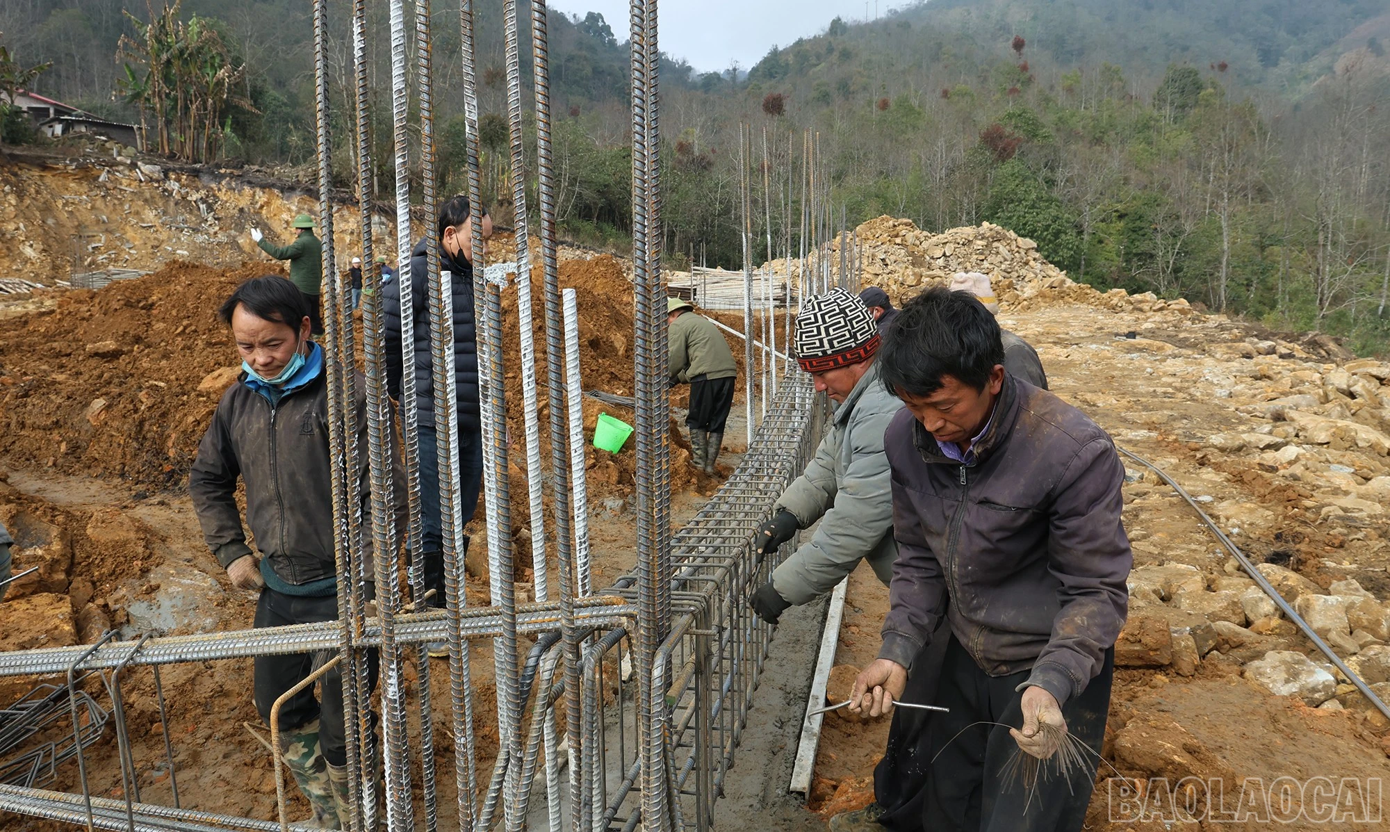 baolaocai-br_thi-cong-trong-mua-dong-gia-lanh-o-y-ty.jpg