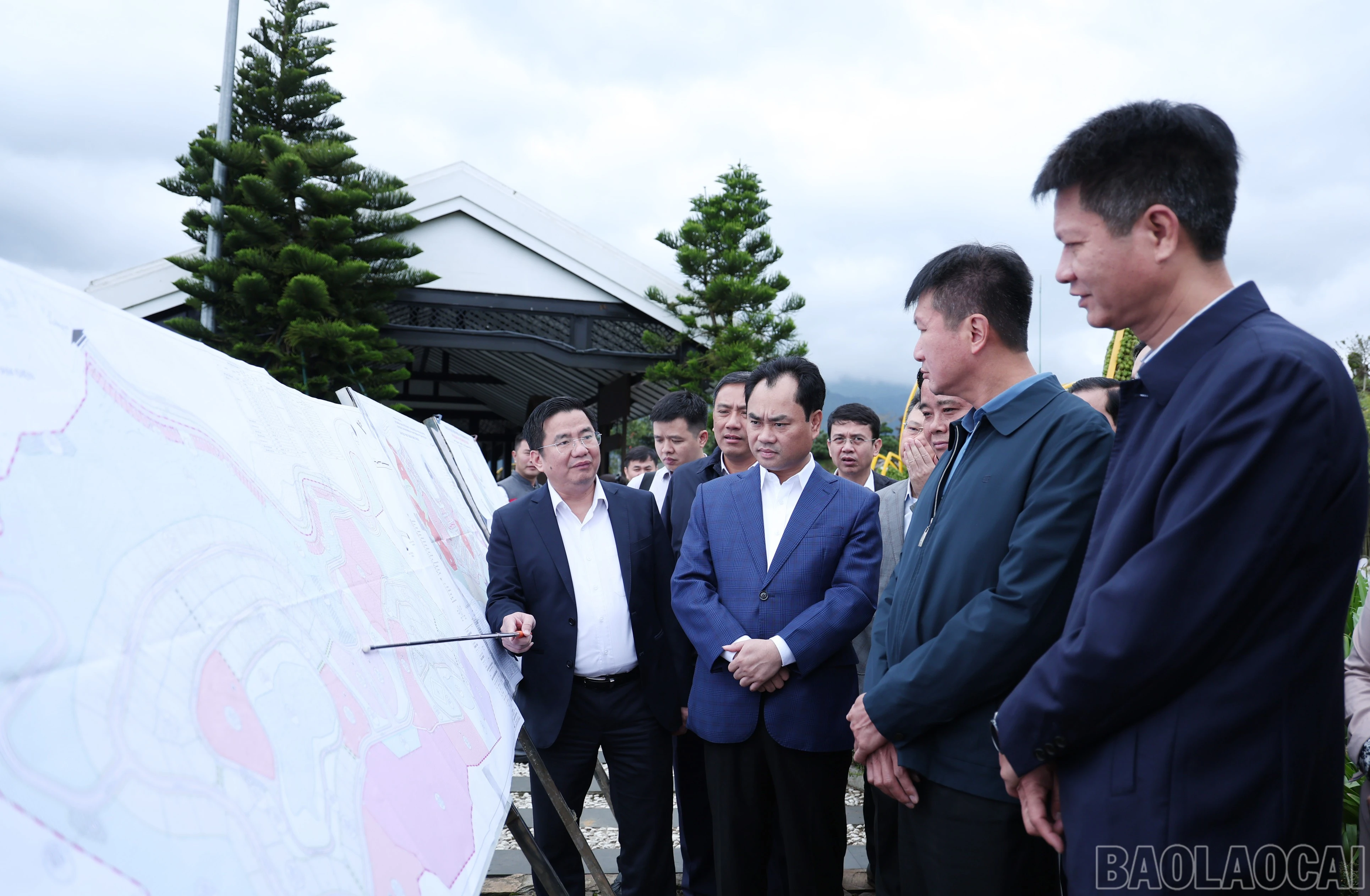 baolaocai-br_dct-kiem-tra-mot-so-du-an-nhu-quan-the-du-lich-van-hoa-dich-vu-cap-treo-vui-choi-giai-tri-khach-san-fansipan-sa-pa-va-nha-o-thuong-mai-sa-pa-village-khu-nghi-duong-cao-cap-doi-con-gai-2.jpg