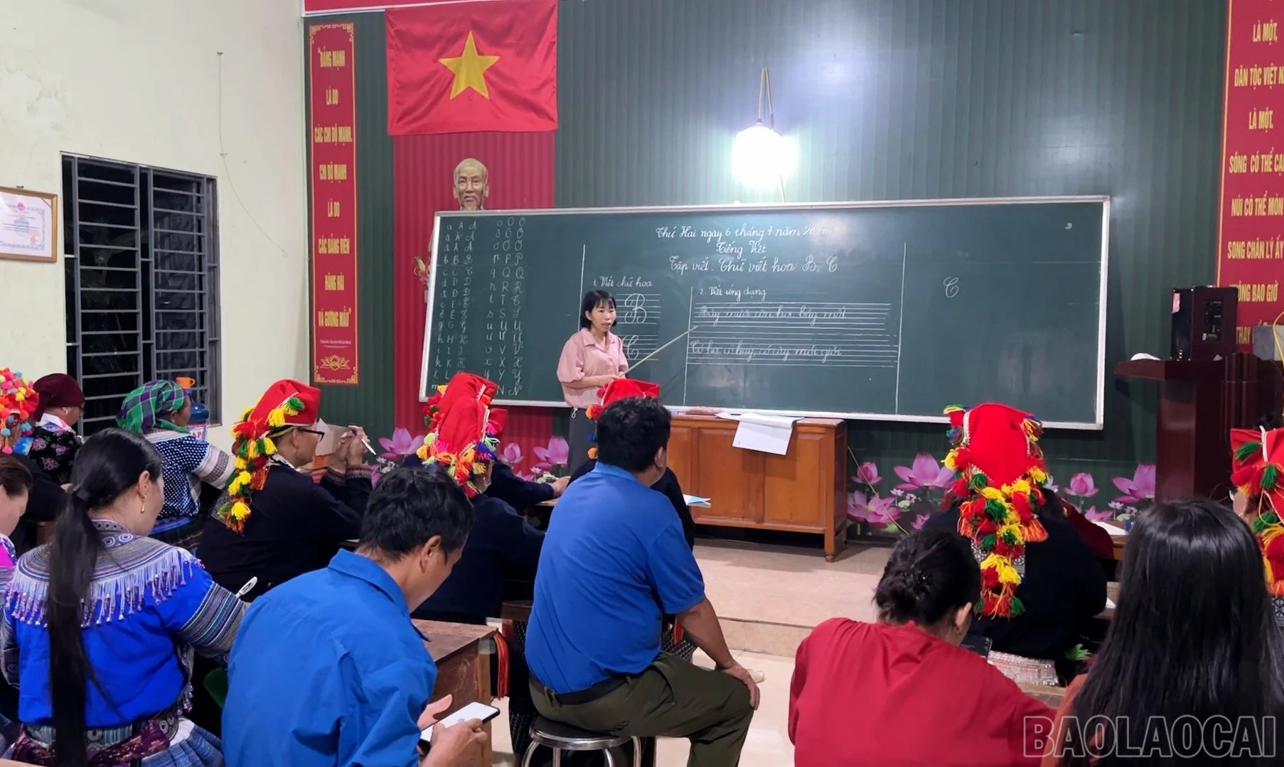 Lớp xóa mù chữ tại thôn Thùng có 30 học viên, 100% là đồng bào dân tộc thiểu số. Từ tháng 3 đến nay, các lớp được duy trì vào buổi tối hằng ngày. Cùng với thôn Thùng, các thôn Khoai, Cao Sơn và Bông cũng duy trì các lớp xóa mù chữ, tạo điều kiện để người dân được học tập.