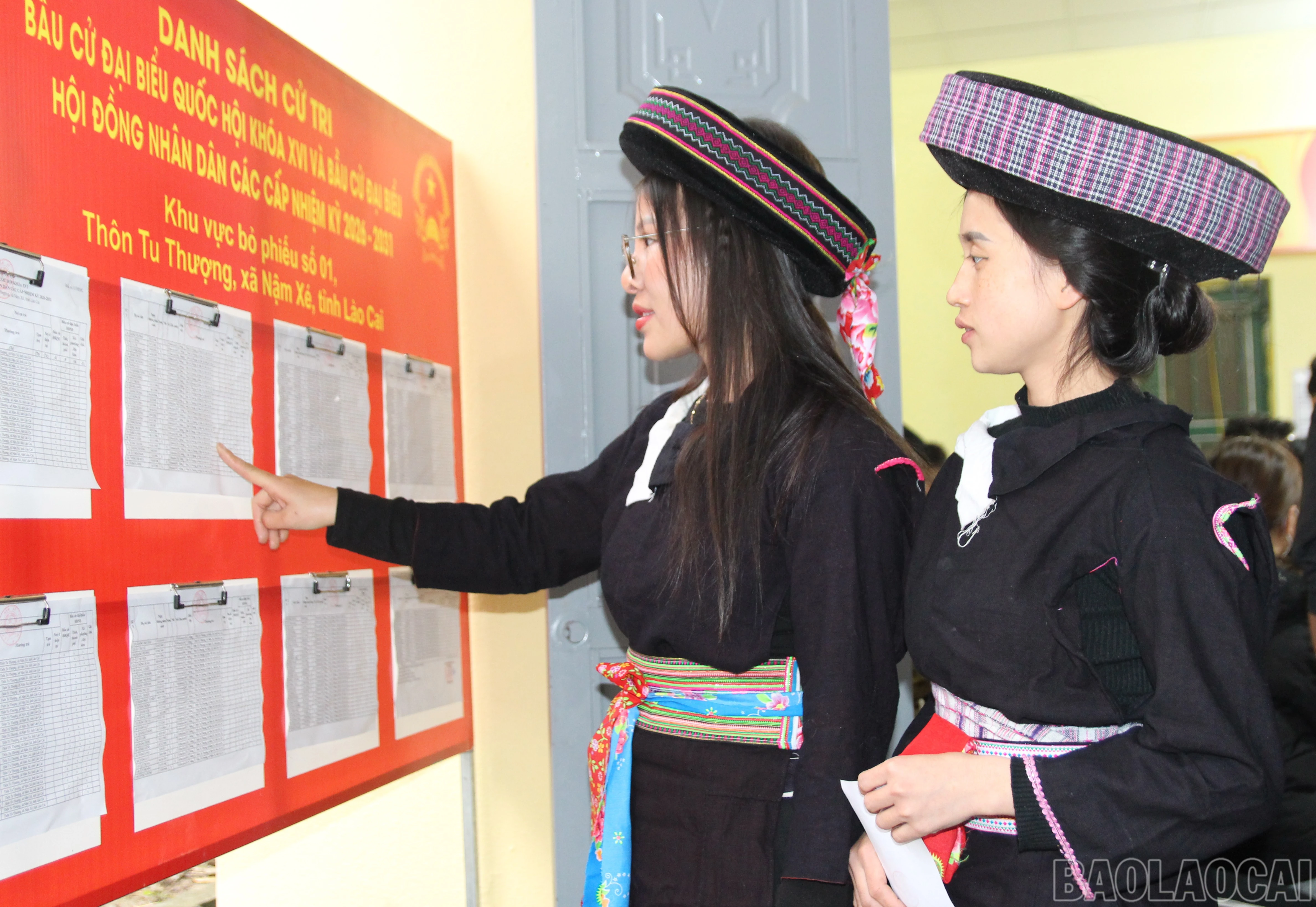 Xem lại danh sách cử tri.
