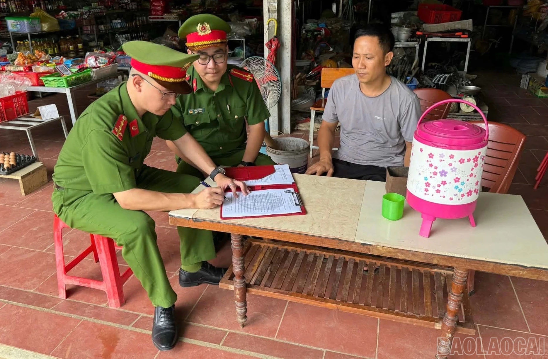 Công an xã Dương Quỳ chủ động phòng ngừa tình trạng độ, chế xe trái phép ảnh 2