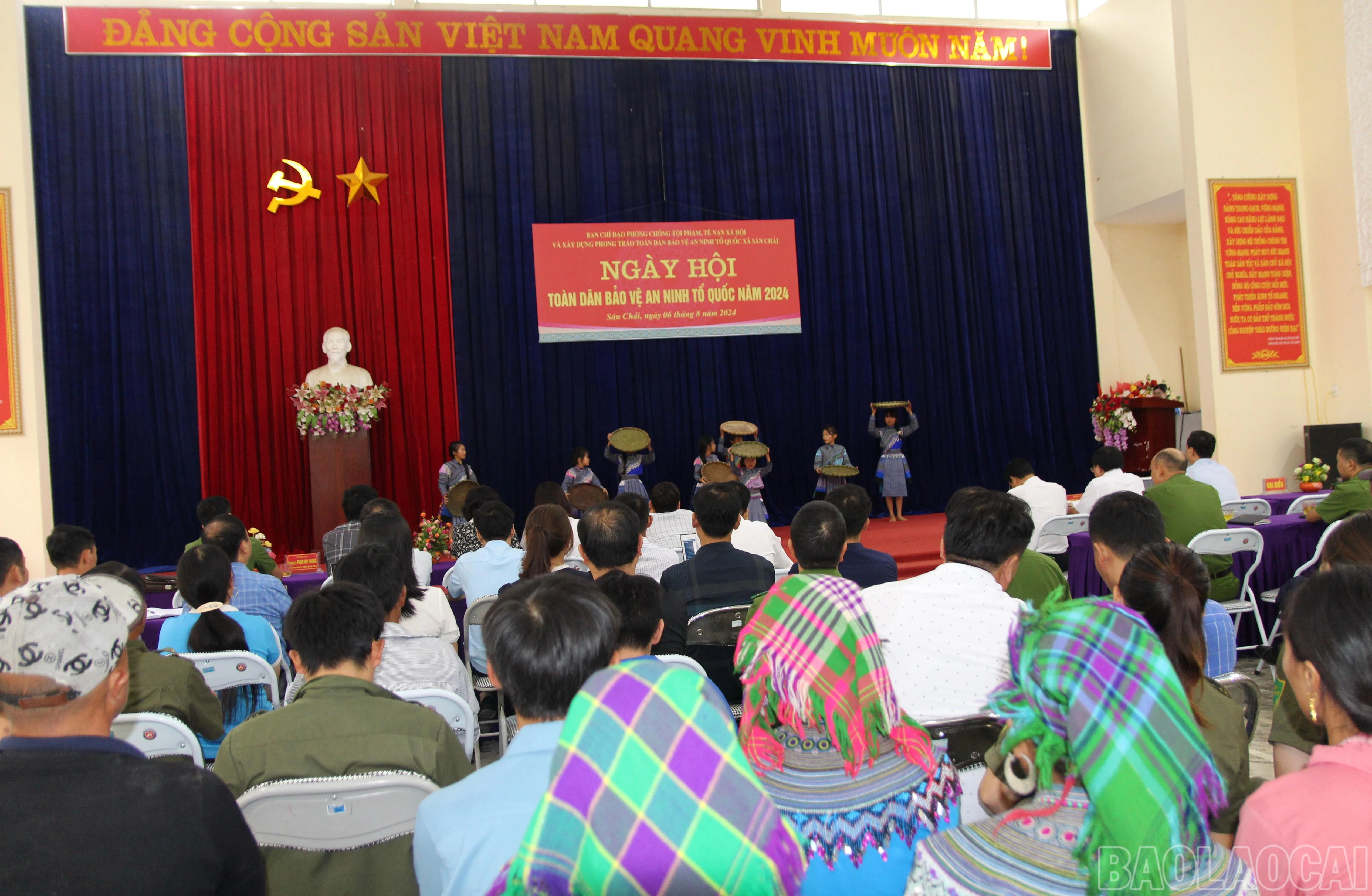 Quang cảnh ngày hội.