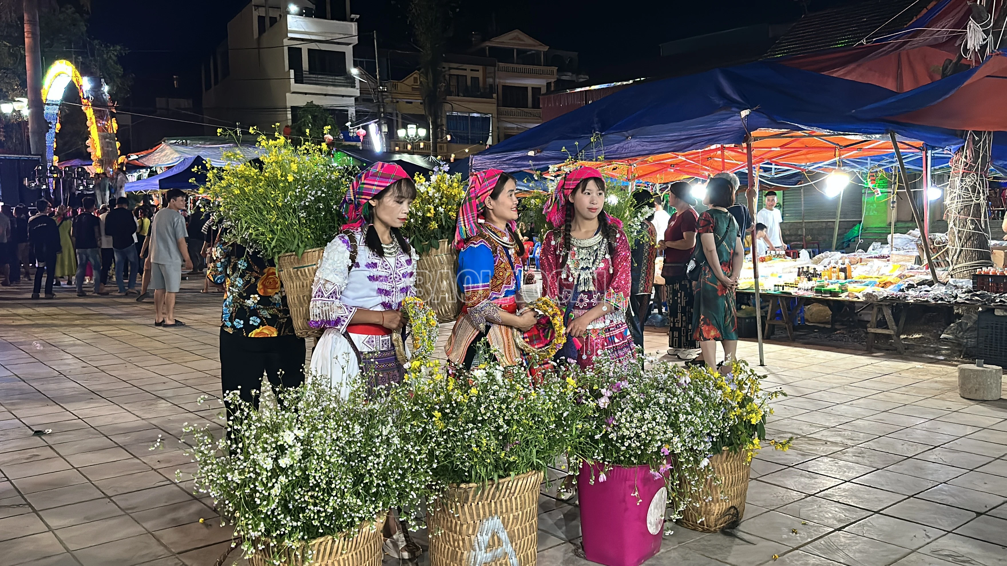 Chợ đêm cũng là dịp để quảng bá văn hóa địa phương.