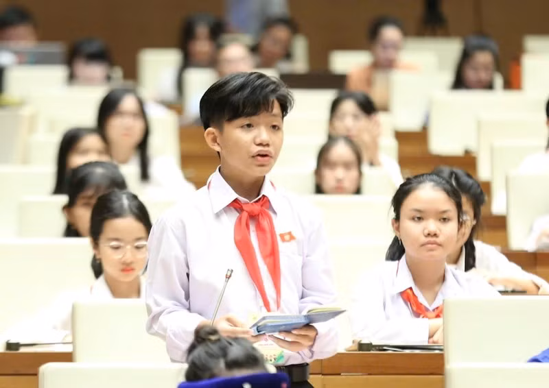 Đại biểu Quốc hội trẻ em tham gia chất vấn.