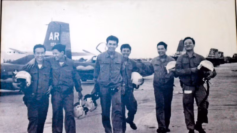 Phi đội Quyết thắng tại sân bay Thành Sơn (Phan Rang) chiều 28/4/1975 sau khi tấn công sân bay Tân Sơn Nhất. (Ảnh Tư liệu)
