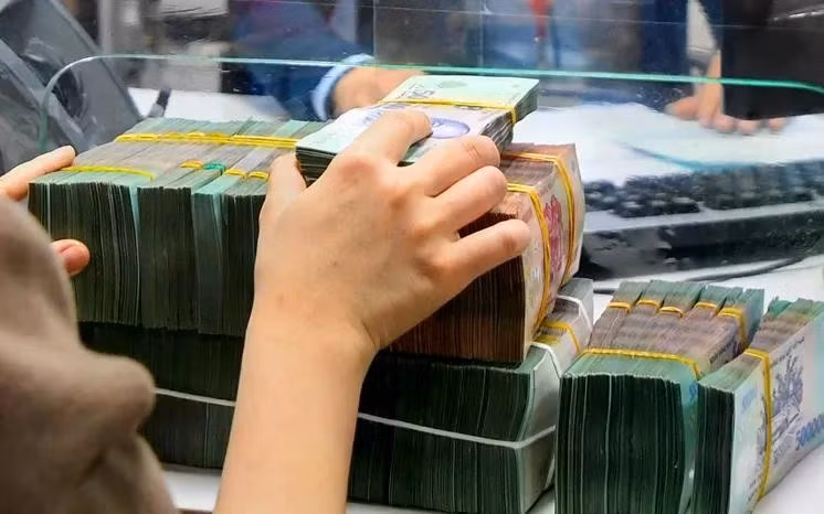 Lãi suất huy động vượt 7%, cho vay rục rịch tăng ảnh 1
