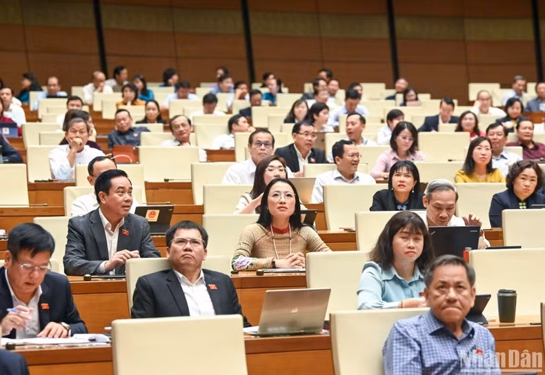 Các đại biểu dự phiên họp sáng 4/11. (Ảnh: DUY LINH)