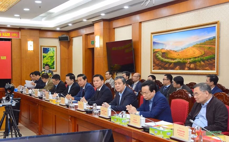 Các đại biểu tham dự buổi làm việc.