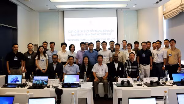 Các đại biểu và cán bộ chiến sĩ tham gia chương trình tập huấn.