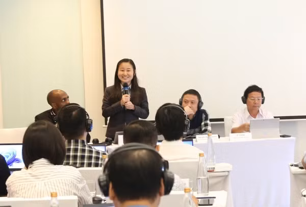 Bà Tan Li Xian Tricia, đại diện Ban An ninh môi trường INTERPOL phát biểu ý kiến.