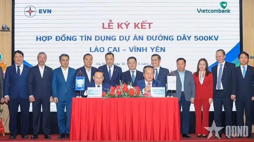 EVN và Vietcombank ký kết Hợp đồng Tín dụng Dự án đường dây 500kV Lào Cai - Vĩnh Yên (Vĩnh Phúc). Ảnh: ĐỨC TRUNG