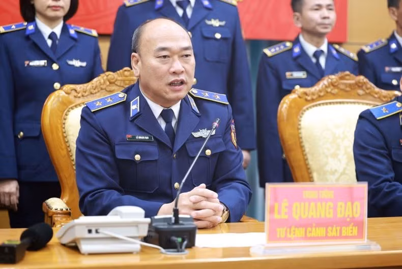 Trung tướng Lê Quang Đạo, Tư lệnh Cảnh sát biển Việt Nam chúc Tết các tàu đang thực hiện nhiệm vụ trên biển qua hệ thống VISAT.