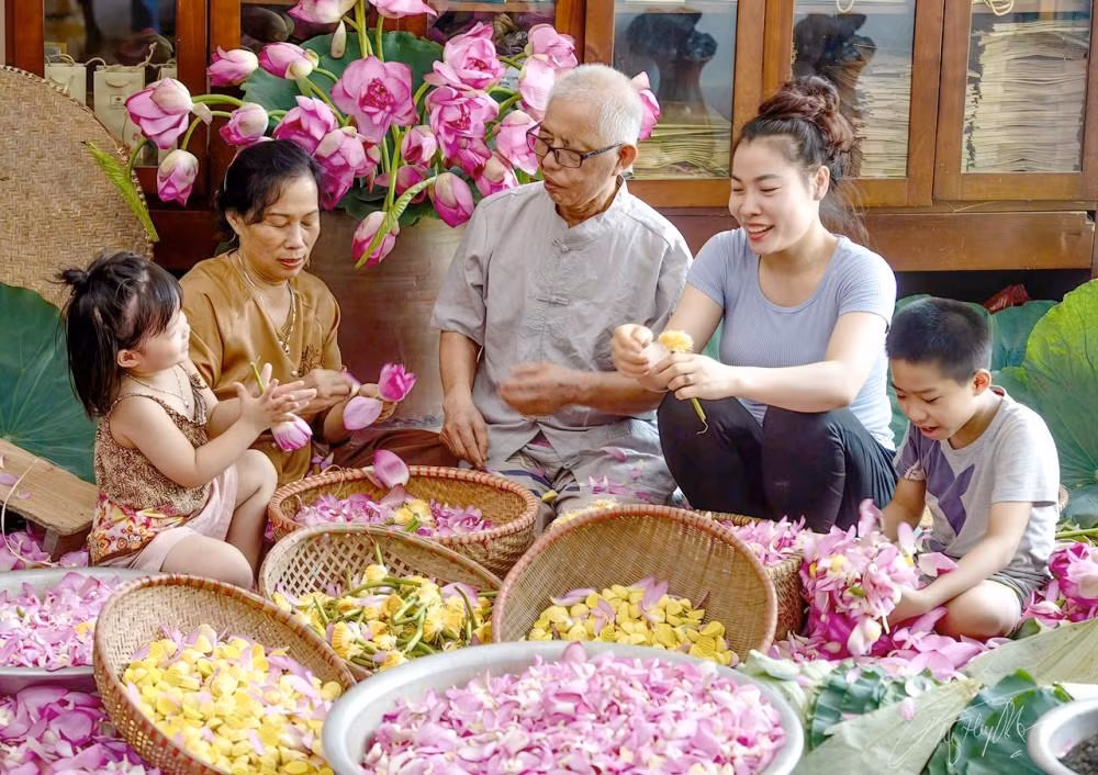 Nghề ướp trà sen Quảng An được đưa vào Danh mục di sản văn hóa phi vật thể quốc gia. Ảnh: hanoimoi.vn