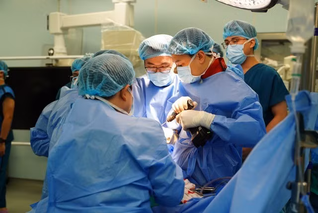 Ca phẫu thuật của Nguyễn Xuân Son diễn ra hơn 1 giờ đồng hồ. Ảnh: Bệnh viện cung cấp