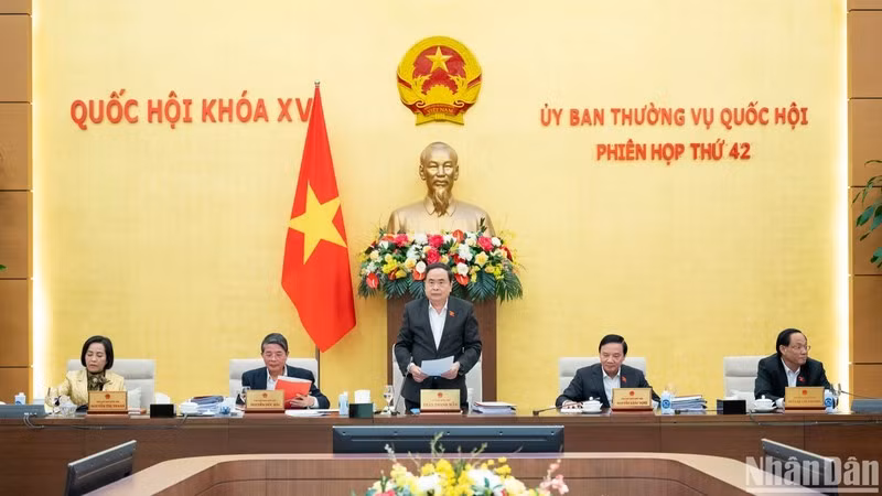 Chủ tịch Quốc hội Trần Thanh Mẫn phát biểu bế mạc Phiên họp thứ 42 của Ủy ban Thường vụ Quốc hội. (Ảnh: DUY LINH)