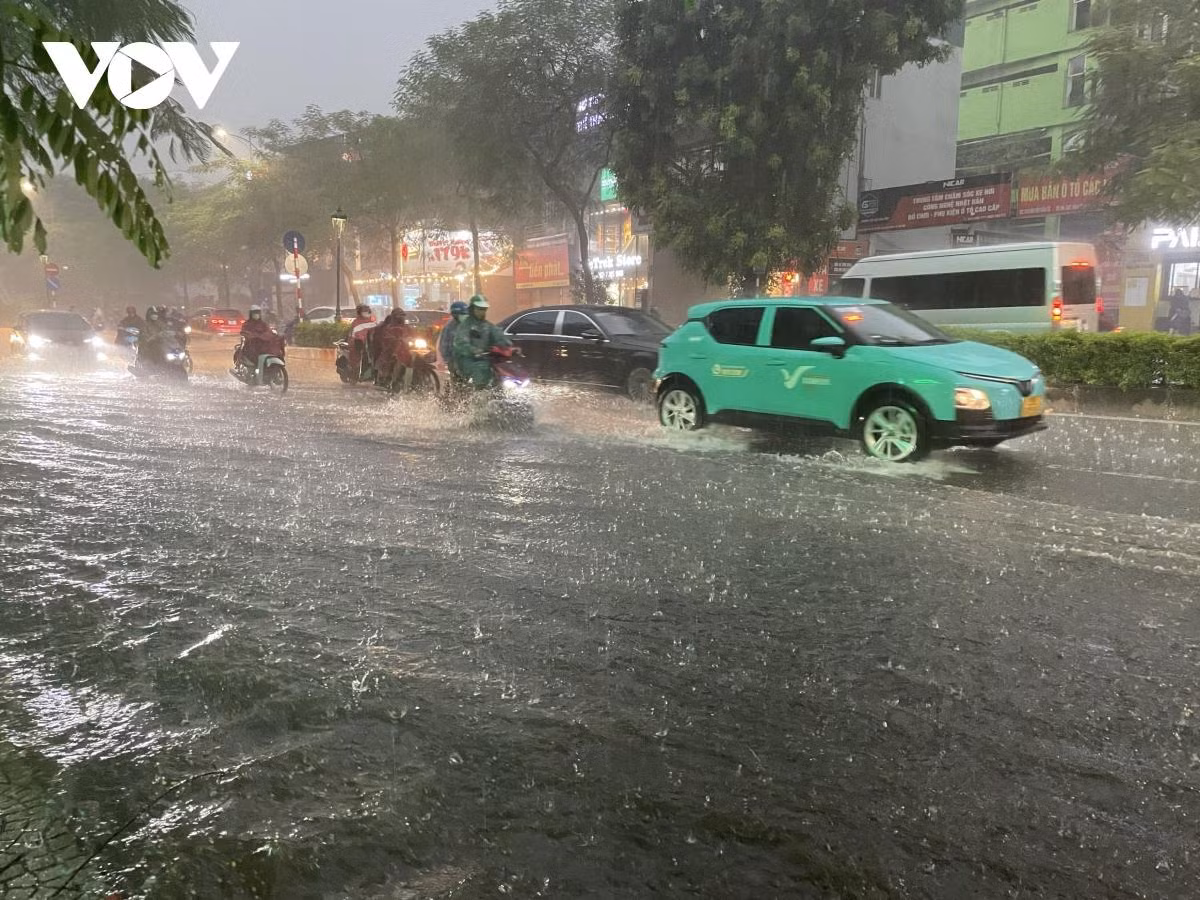 Bắc Bộ và Thanh Hóa có mưa rào và dông rải rác