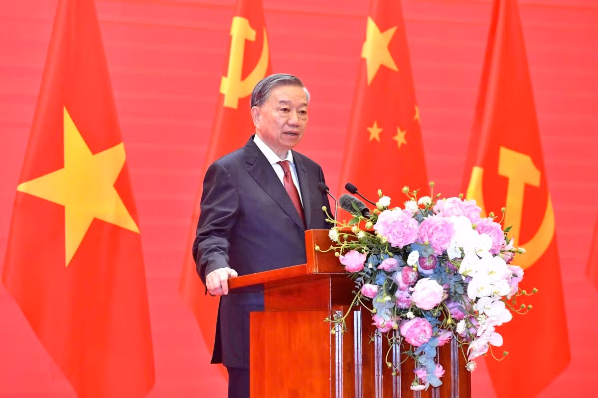Tổng Bí thư Tô Lâm cũng cho rằng, một trong những phương hướng hợp tác cơ bản, quan trọng nhất của quan hệ Việt - Trung là “củng cố nền tảng xã hội vững chắc hơn”