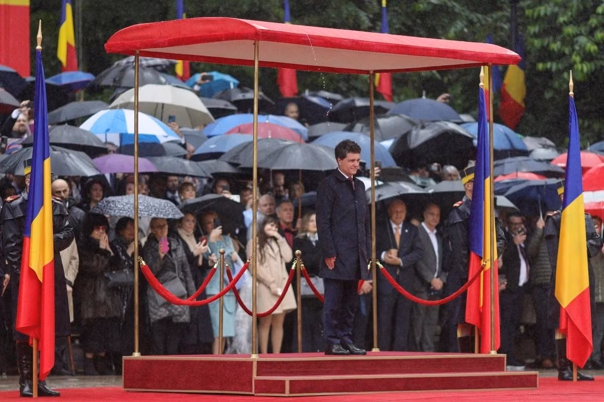 Tân Tổng thống Romania tuyên thệ nhậm chức (Ảnh: Reuters).