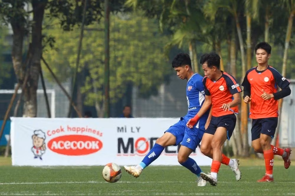 PVF giành chiến thắng ấn tượng 4-2 trước TP.HCM bằng màn rượt đuổi tỉ số hấp dẫn.