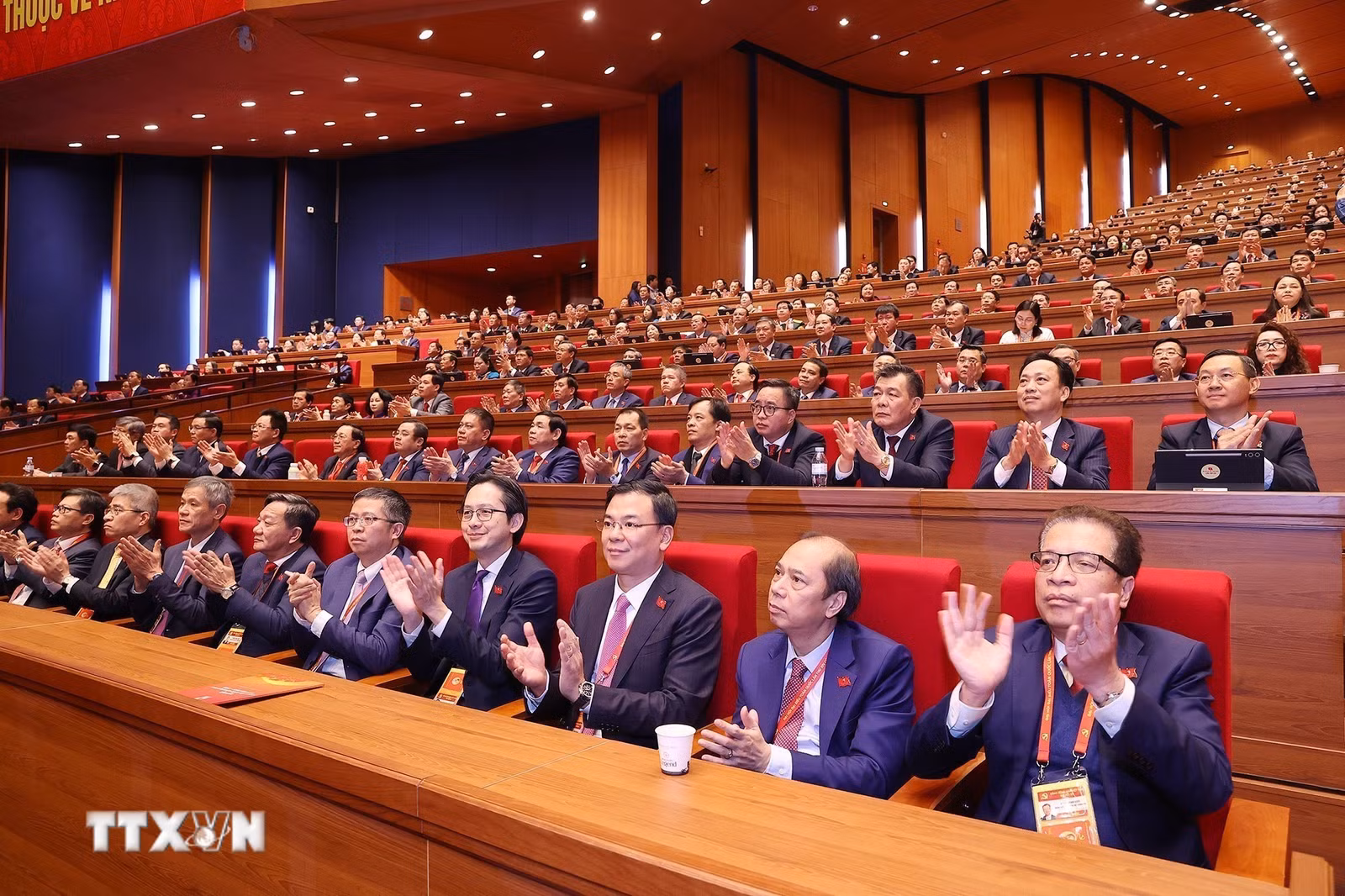 Các đại biểu dự phiên bế mạc Đại hội XIV của Đảng. (Ảnh: TTXVN)