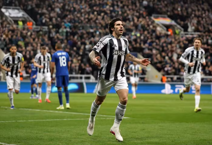Sandro Tonali mở tỉ số sớm cho "Chích chòe".