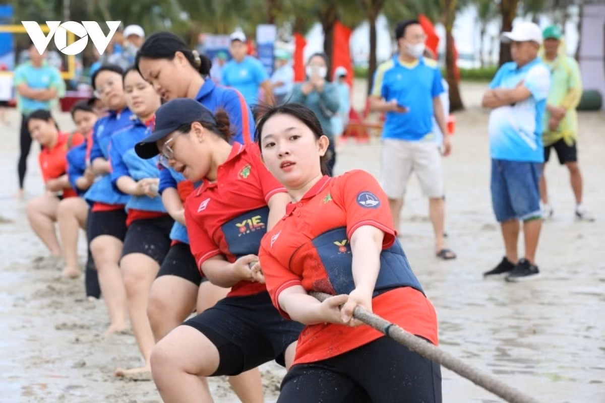 Thi kéo co tại Liên hoan trò chơi dân gian trong Lễ hội văn hóa biển đảo Việt Nam năm 2023, tại Hải Phòng.