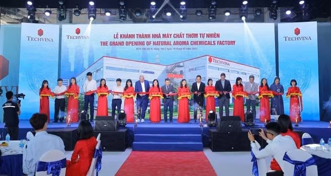 Ban lãnh đạo Techvina cùng khách mời cắt băng khánh thành tại sự kiện. Ảnh: Techvina