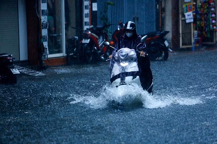 Mưa dông nhiều nơi trên cả nước.