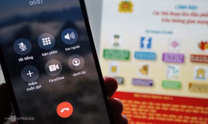 Bắt đầu các vụ lừa đảo sẽ là cuộc gọi từ số lạ. Ảnh: Ngọc Thành