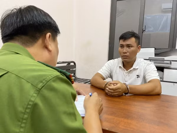 Công an làm việc với đối tượng Lê Duy Đạt.