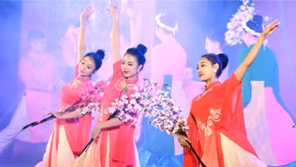 Lào Cai rộn rã chào Xuân mới