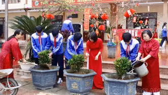 Các trường học náo nức khai xuân