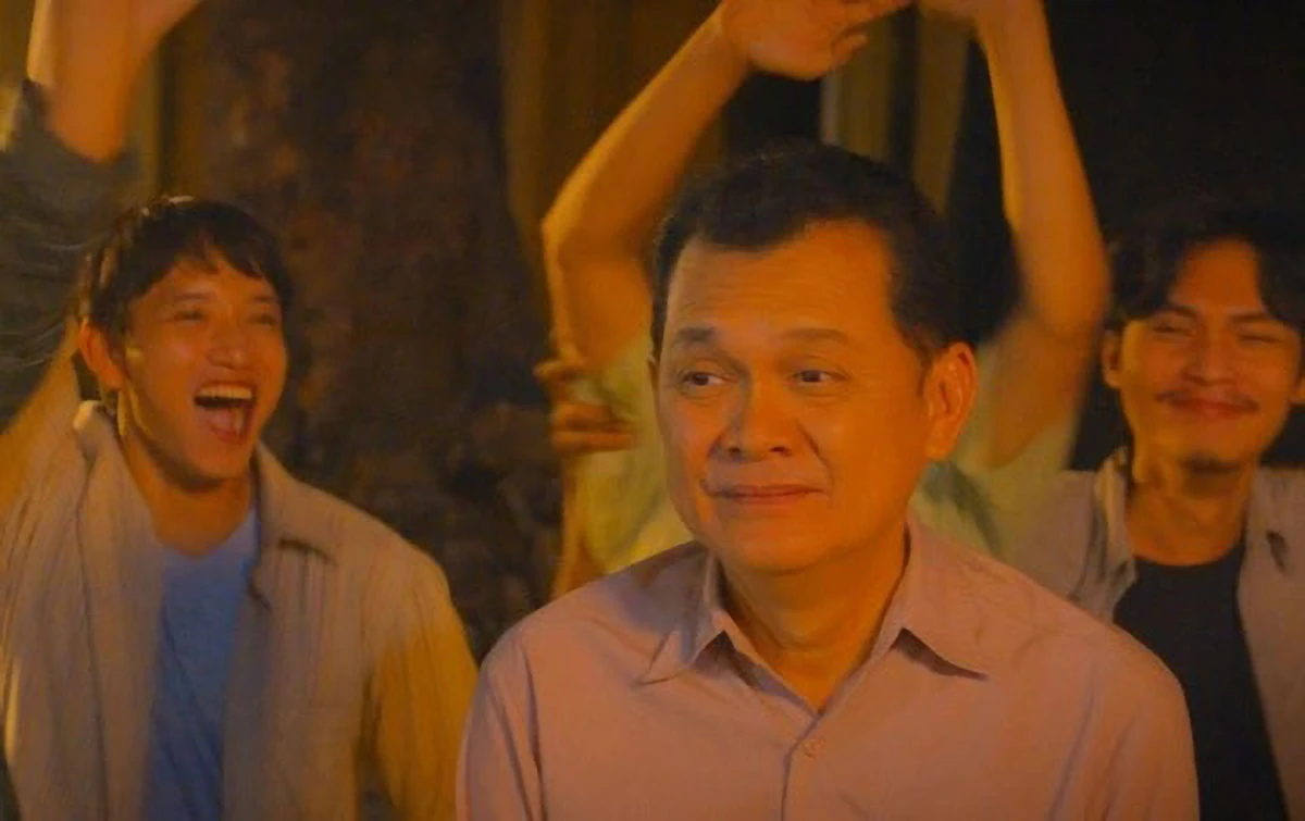 Tạo hình NSƯT Hữu Châu trong phim.