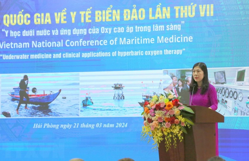 Phó Giáo sư-Tiến sỹ Trần Thị Quỳnh Chi, Viện trưởng Viện Y học Biển Việt Nam phát biểu khai mạc hội thảo.
