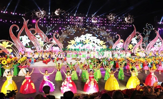 Màn đồng diễn tại festival hoa Đà Lạt.