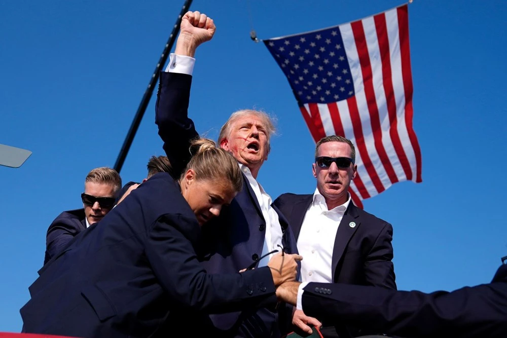 Cựu Tổng thống Donald Trump bị thương tại cuộc vận động tranh cử của mình ở Butler, Pennsylvania, ngày 13/7/2024.