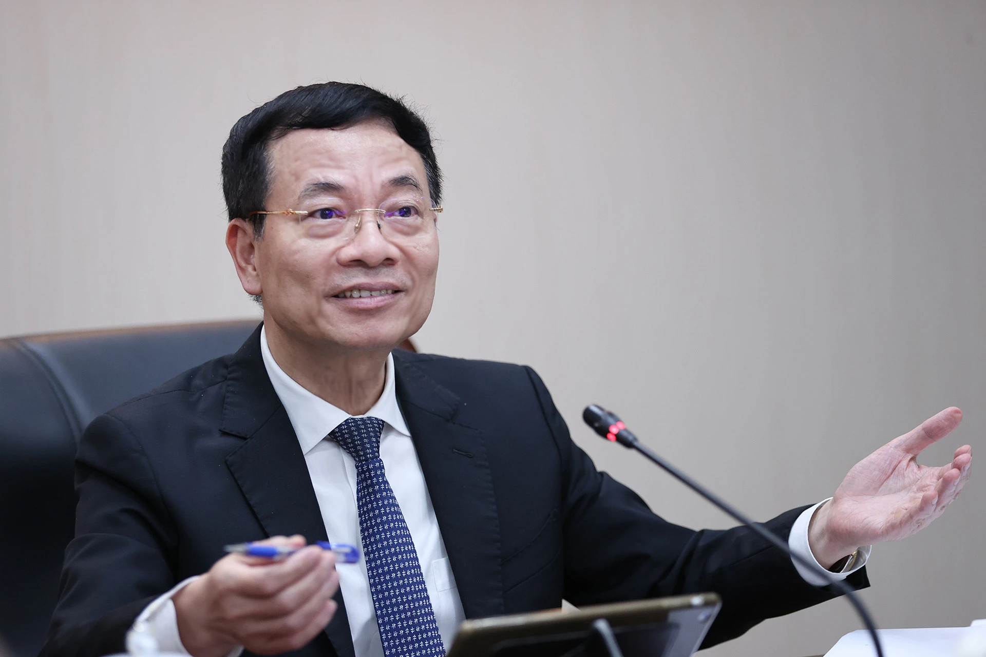 bo-truong-nguyen-manh-hung-2-614.jpg