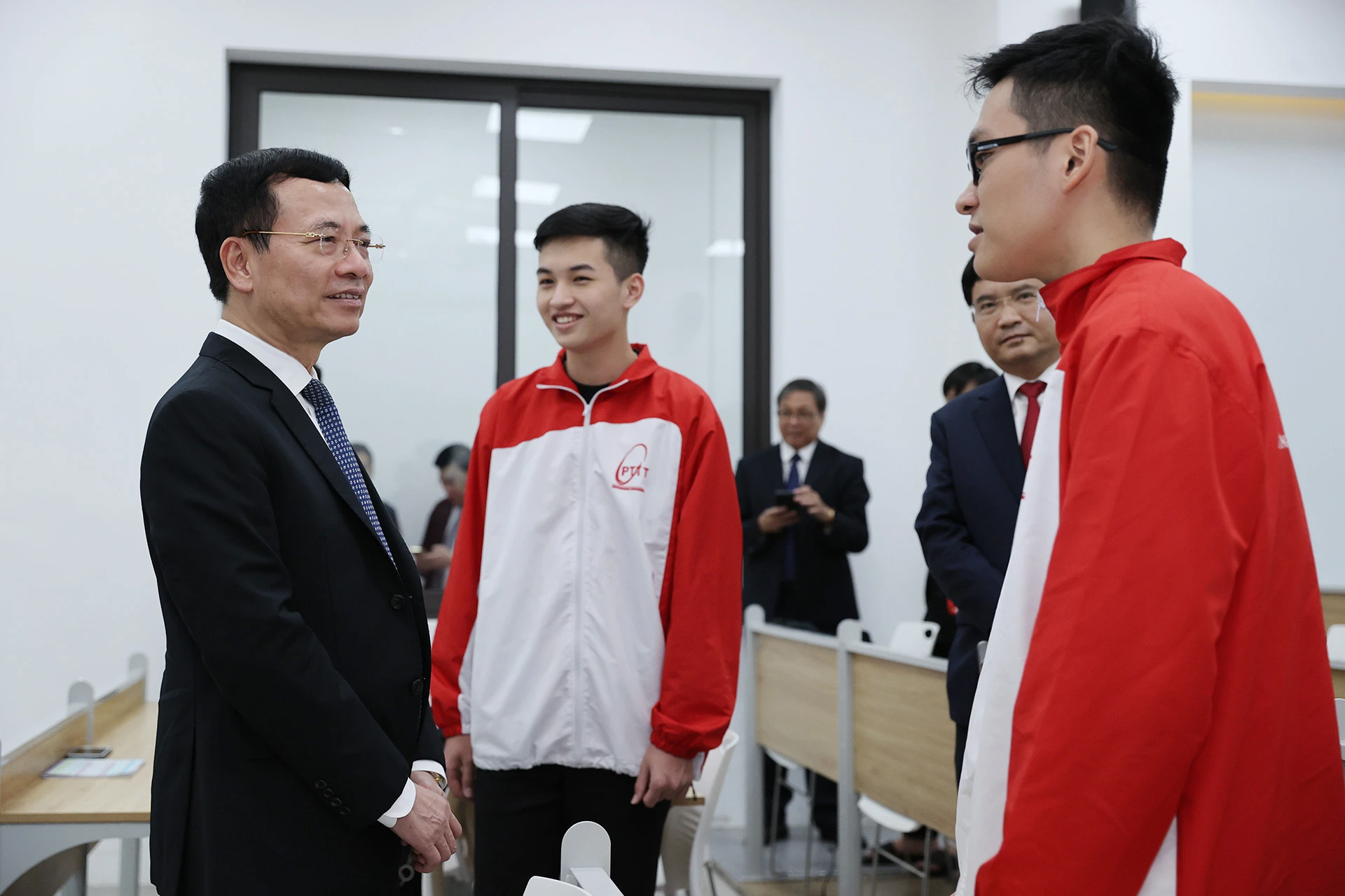 bo-truong-lam-viec-voi-ptit-1-611.jpg
