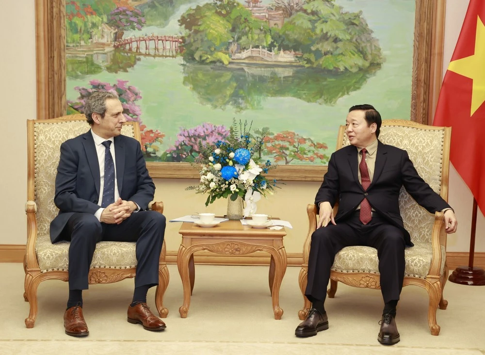 Phó Thủ tướng Trần Hồng Hà tiếp ông Olivier Michalon, Phó Chủ tịch điều hành Tập đoàn Airbus Helicopters Toàn cầu.