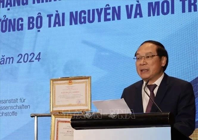 Thứ trưởng Bộ Tài nguyên và Môi trường Lê Công Thành phát biểu chỉ đạo.