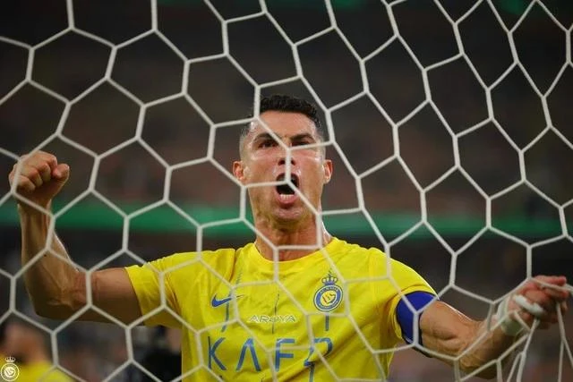Sự phấn khích của Ronaldo sau bàn thắng quan trọng dù ghi từ chấm 11 m.